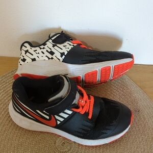 Nike Kids Black and Red Sneakers